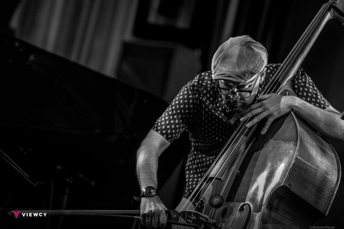 JOHN HEBERT – Michael Attias – Kayvon Gordon - Close Up
